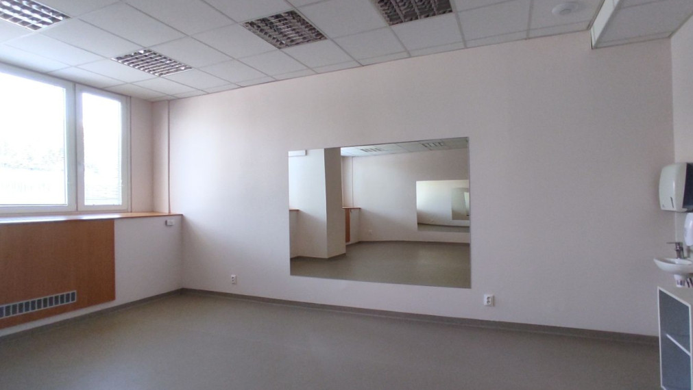 Priestory vhodné na fyzio, masáže, kliniku s parkovaním na Bajkalskej ulici, BAII, 394m2