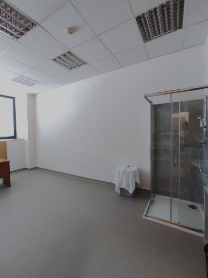 Priestory vhodné na fyzio, masáže, kliniku s parkovaním na Bajkalskej ulici, BAII, 394m2