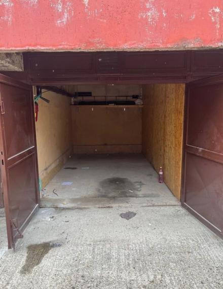 Garáž 13m2 na Bebravskej ulici BA II PREDAJ