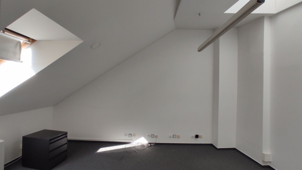 Kancelársky celok v reprezentatívnom historickom objekte v centre, 193,8 m2