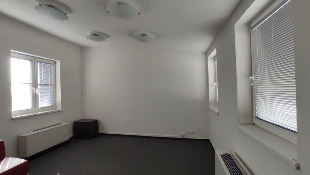 Kancelársky celok v reprezentatívnom historickom objekte v centre, 193,8 m2