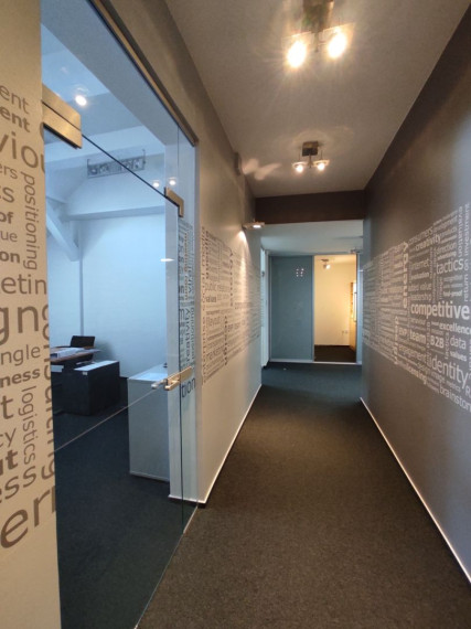 Kancelársky celok v reprezentatívnom historickom objekte v centre, 145 m2