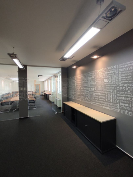 Kancelársky celok v reprezentatívnom historickom objekte v centre, 145 m2