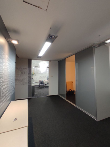 Kancelársky celok v reprezentatívnom historickom objekte v centre, 145 m2