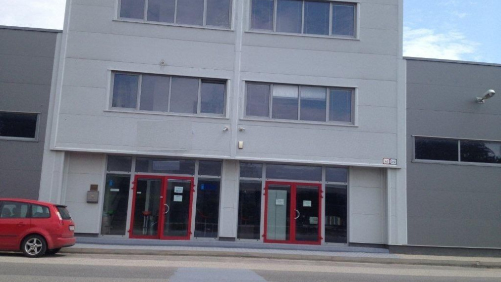 Prenájom obchodno - skladových priestorov s administratívou spolu 970 m2