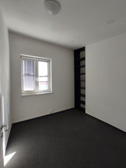 Kancelársky celok v reprezentatívnom historickom objekte v centre, 125 m2