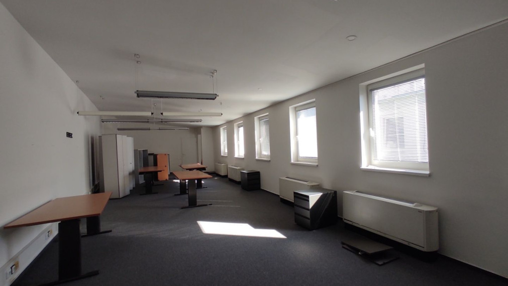Kancelársky celok v reprezentatívnom historickom objekte v centre, 125 m2