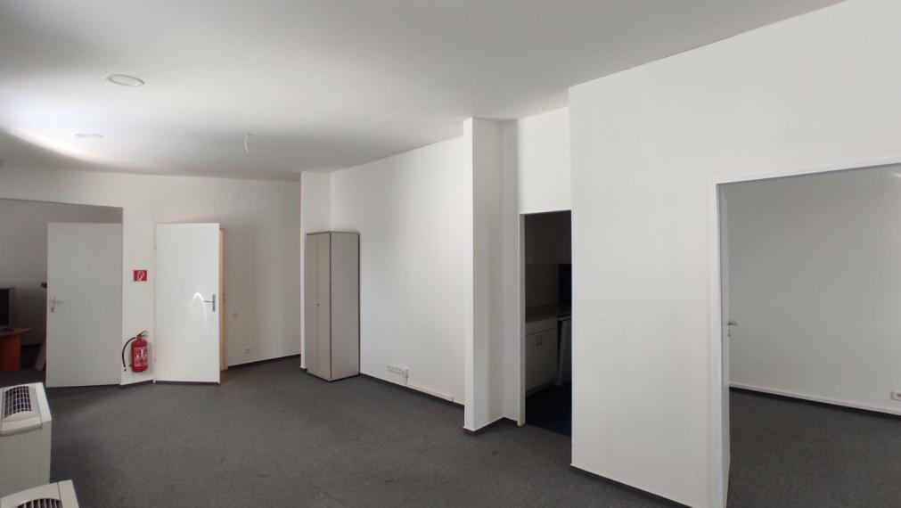 Kancelársky celok v reprezentatívnom historickom objekte v centre, 125 m2