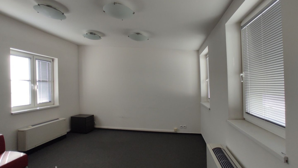 Kancelársky celok v reprezentatívnom historickom objekte v centre, 125 m2