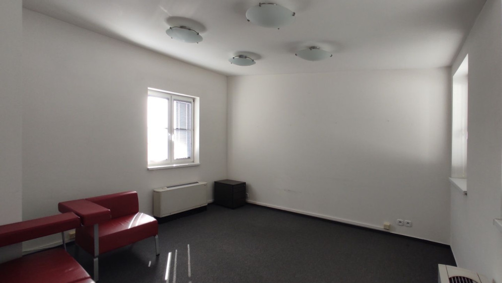 Kancelársky celok v reprezentatívnom historickom objekte v centre, 125 m2