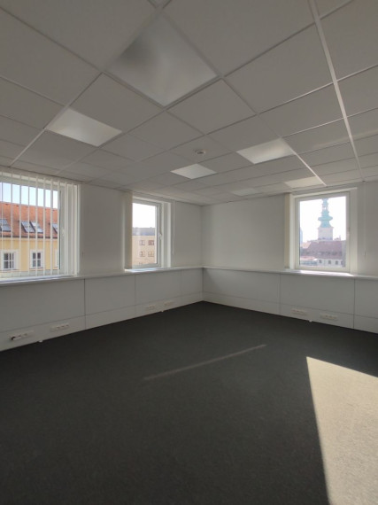 Svetlý kancelársky celok, 330m2, Hurbanovo Námestie/Obchodná, Staré Mesto