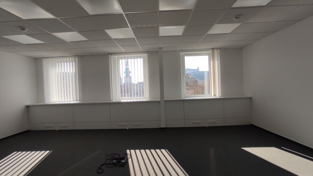 Svetlý kancelársky celok, 330m2, Hurbanovo Námestie/Obchodná, Staré Mesto