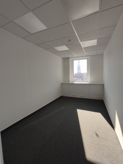Svetlý kancelársky celok, 330m2, Hurbanovo Námestie/Obchodná, Staré Mesto