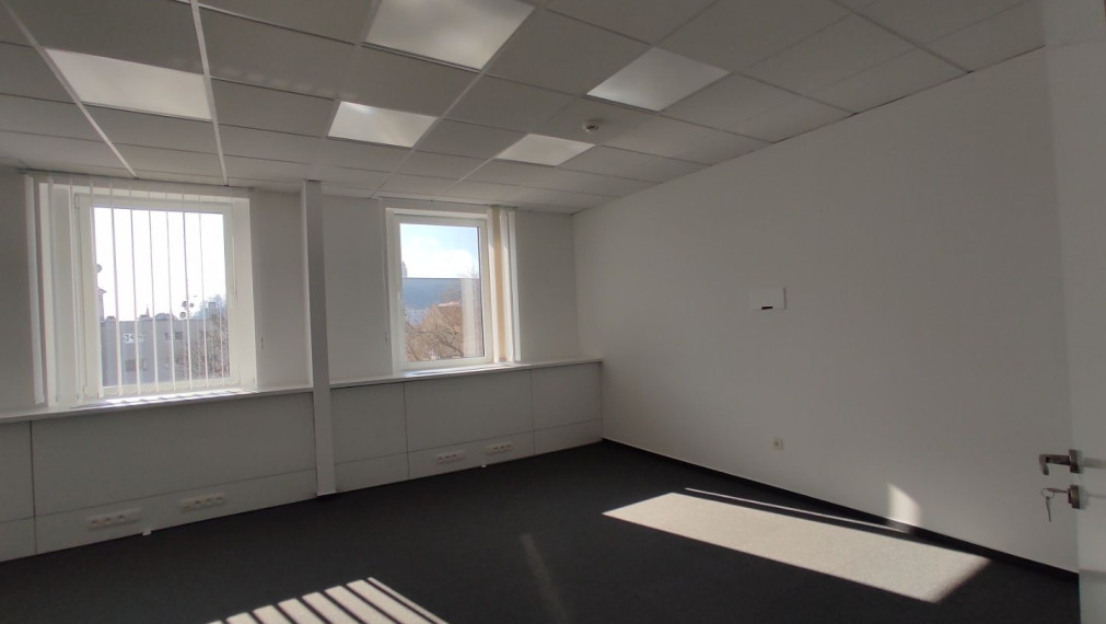 Svetlý kancelársky celok, 330m2, Hurbanovo Námestie/Obchodná, Staré Mesto
