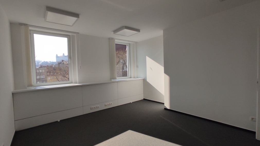 Svetlý kancelársky celok, 330m2, Hurbanovo Námestie/Obchodná, Staré Mesto