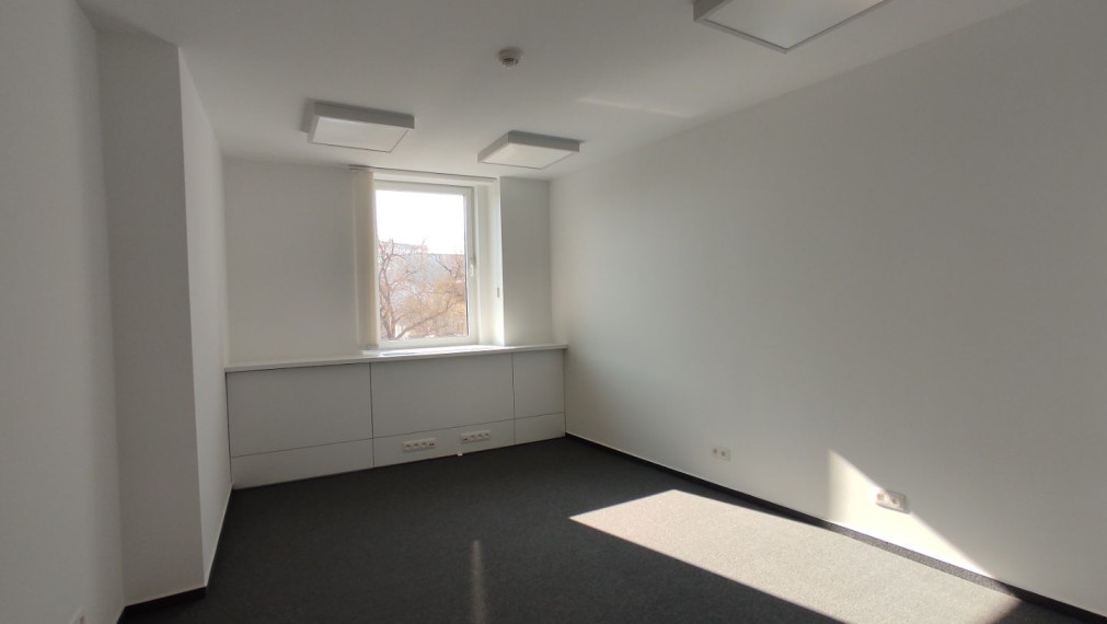 Svetlý kancelársky celok, 330m2, Hurbanovo Námestie/Obchodná, Staré Mesto