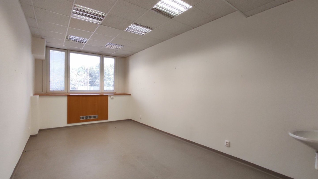 Holiday Inn Bajkalská - Priestory vhodné na fyzio, masáže, kliniku s parkovaním, BAII, 394m2