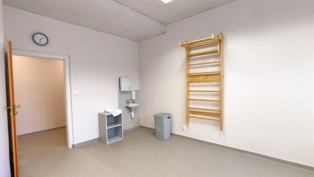 Holiday Inn Bajkalská - Priestory vhodné na fyzio, masáže, kliniku s parkovaním, BAII, 394m2