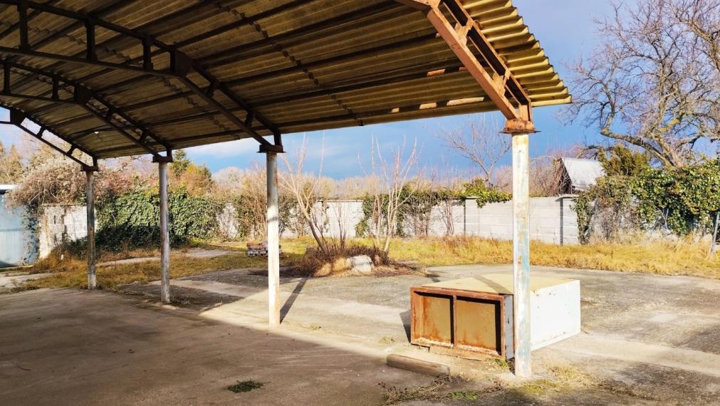Samostatný oplotený objekt 2100 m2 Devínska Nová Ves