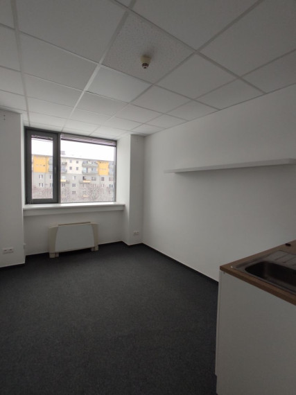 Kancelársky celok so sociálnym zázemím a parkovaním v Business Hoteli Aston, 54m2