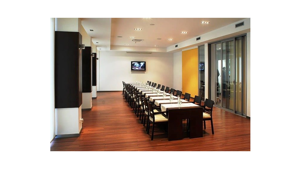 Kancelársky celok so sociálnym zázemím a parkovaním v Business Hoteli Aston, 54m2