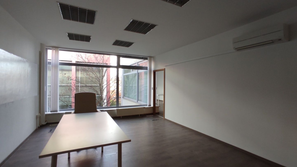 Kancelárie v blízkosti Hlavnej vlakovej stanice, Karpatská, BAI