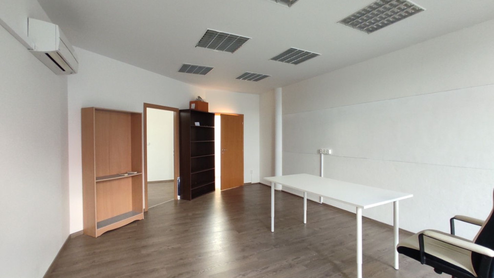 Kancelárie v blízkosti Hlavnej vlakovej stanice, Karpatská, BAI