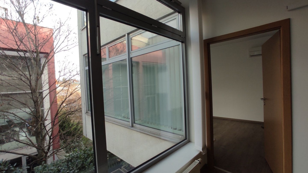 Kancelárie v blízkosti Hlavnej vlakovej stanice, Karpatská, BAI