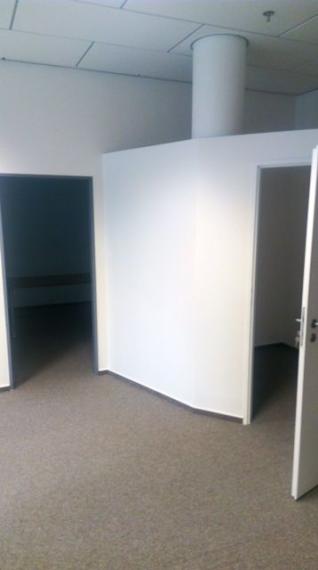 Samostatný kancelársky celok 107m² v blízkosti letiska na prenájom