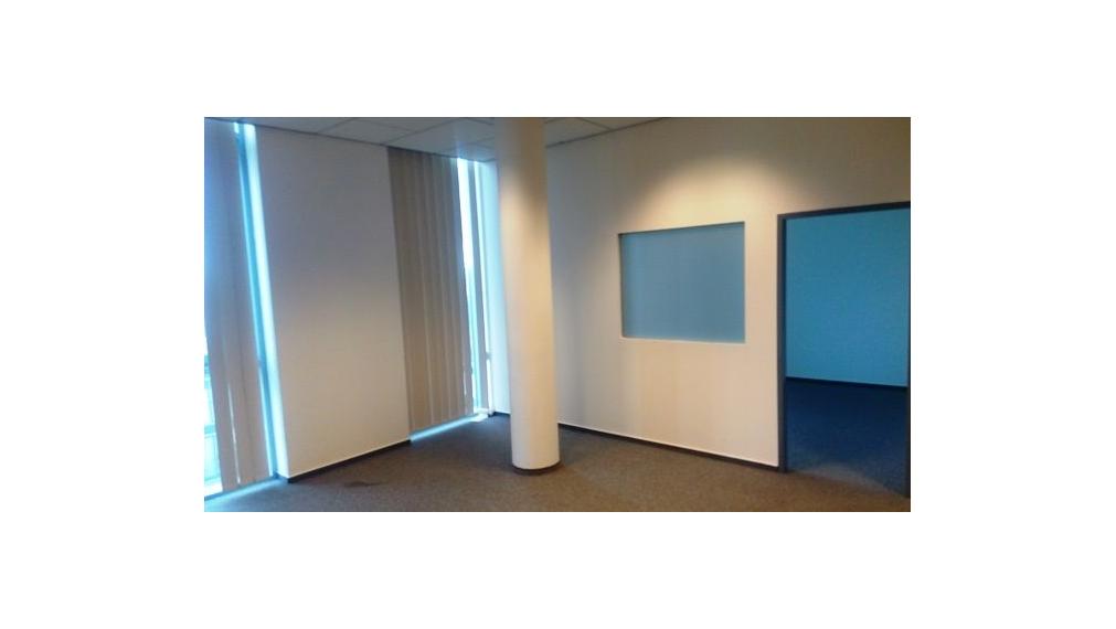 Samostatný kancelársky celok 107m² v blízkosti letiska na prenájom