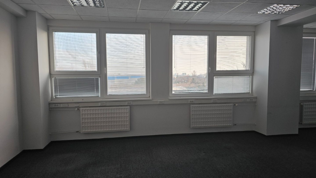 Prenájom kancelárskych a prevádzkových priestorov s parkovaním po kompletnej rekonštrukcii