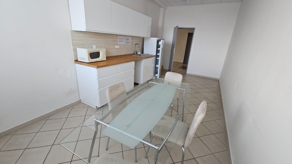 Prenájom kancelárskych a prevádzkových priestorov s parkovaním po kompletnej rekonštrukcii