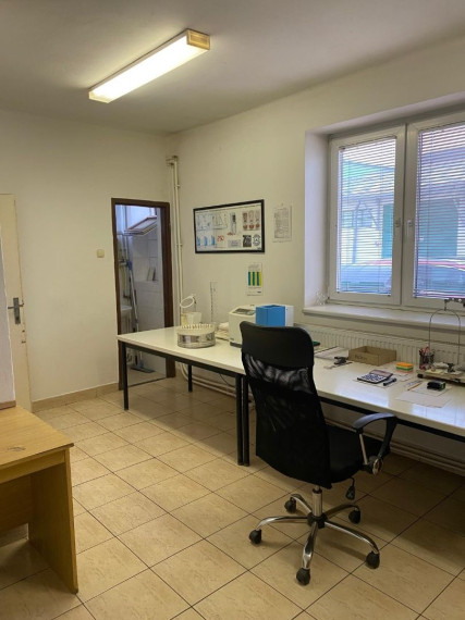 Skladová hala 3900 m2 na prenájom Trnava, Zavar