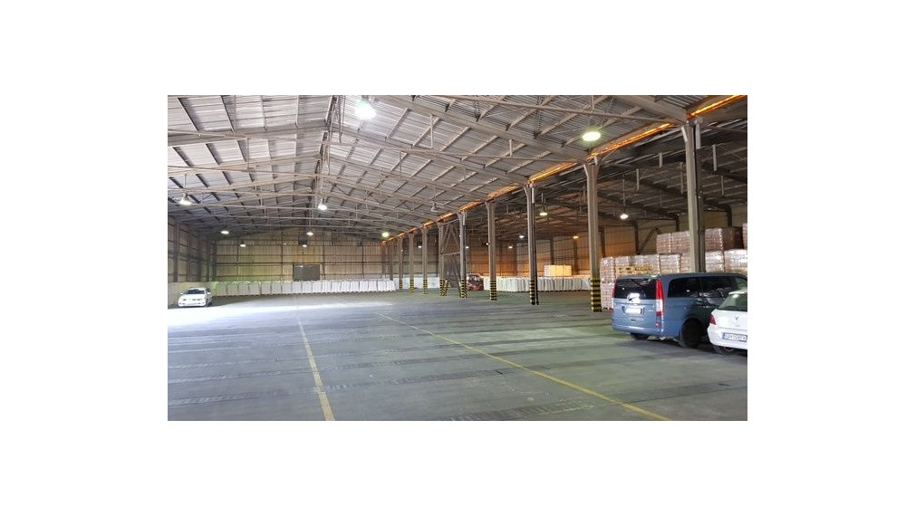 Skladová hala 3900 m2 na prenájom Trnava, Zavar