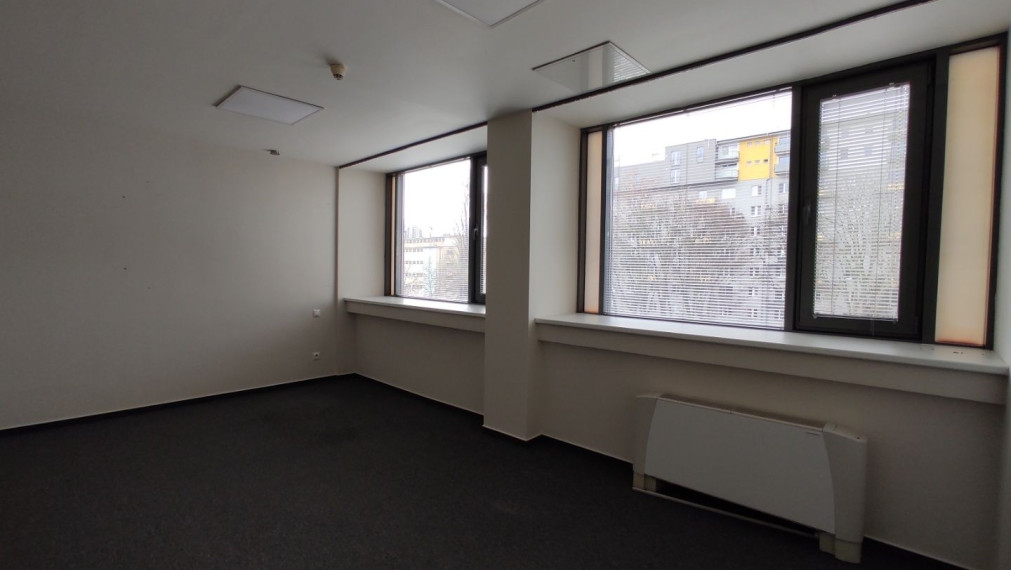 Moderný kancelársky celok s klientskym parkovaním, HOTEL ASTON-Bajkalská 130m2