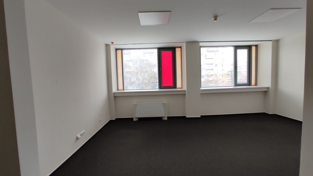 Kancelársky priestor so sociálnym zázemím a parkovaním v Business Hoteli Aston, 36m2