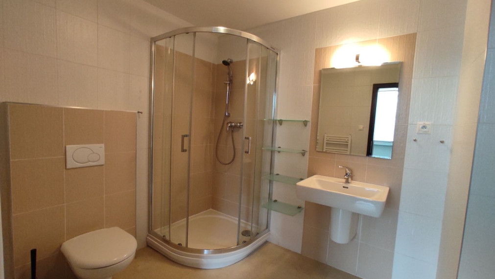 Kancelársky priestor so sociálnym zázemím a parkovaním v Business Hoteli Aston, 36m2