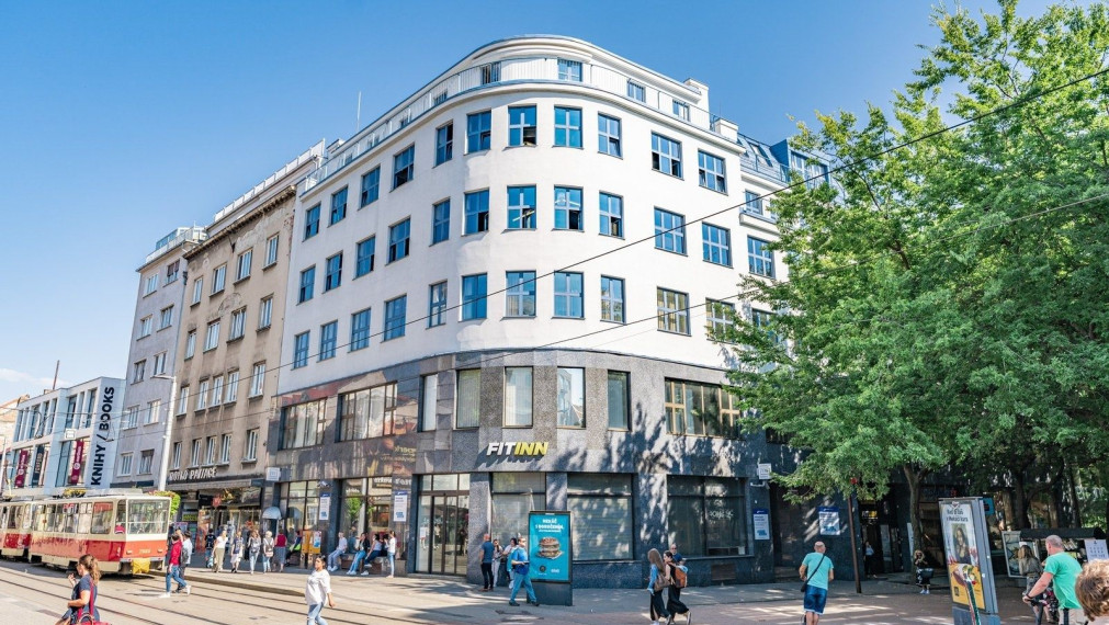 Obchodný priestor na rohu Obchodnej a Poštovej ulice, Bratislava-Staré Mesto