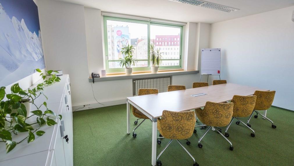 Kancelárske priestory na Námestí SNP, v blízkosti Kamenného Námestia, 80m2 TOP