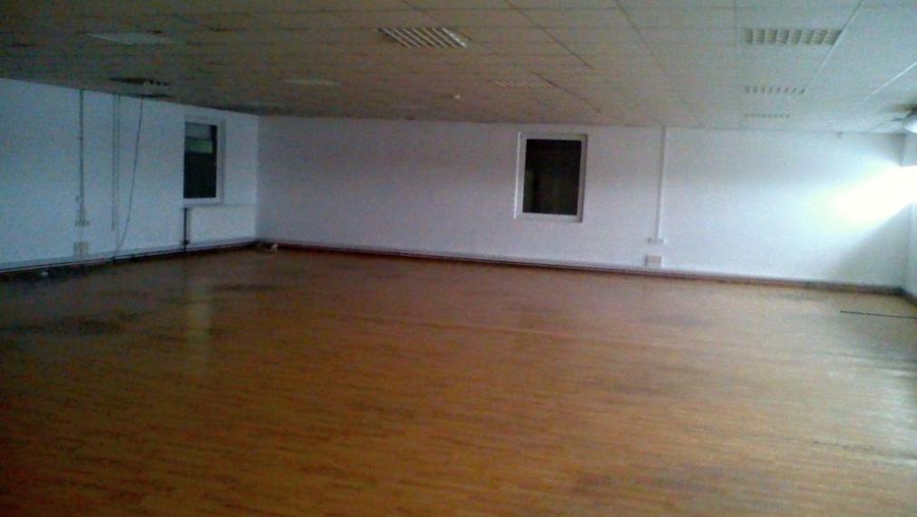 Skladové priestory, Na pántoch, Bratislava III