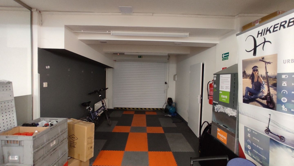 Obchodno-servisno skladový priestor na Račianskej ulici v Novom Meste, 144 m2