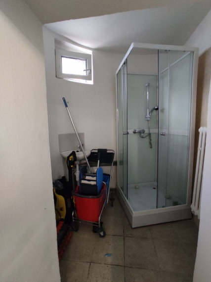 Obchodno-servisno skladový priestor na Račianskej ulici v Novom Meste, 144 m2