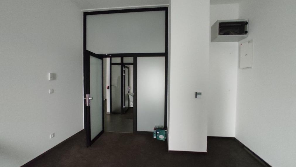 Moderné administratívne priestory s výhľadom na Prezidentský Palác, BAI