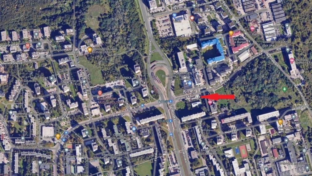 Garáž, Dúbravčická ulica