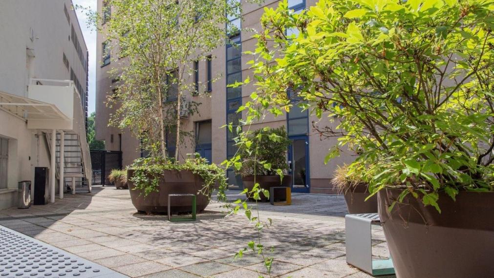 Ucelený, zariadený kancelársky celok, s možnosťou parkovania, 297 m2