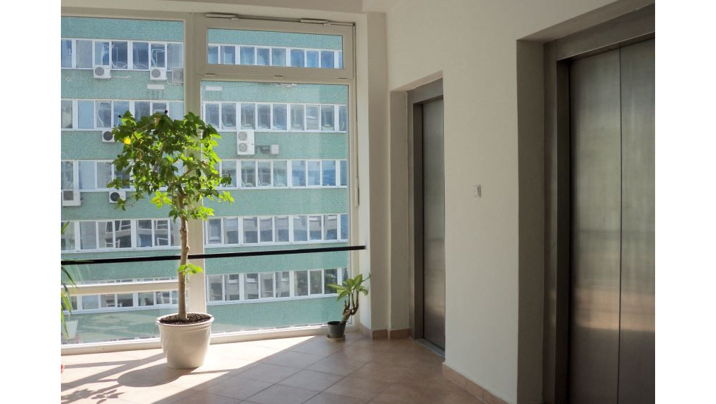 Uzavretý celok kancelárii v zrekonštruovanej budove, Miletičova, BAII