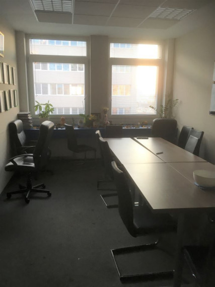 Uzavretý celok kancelárii v zrekonštruovanej budove, Miletičova, BAII