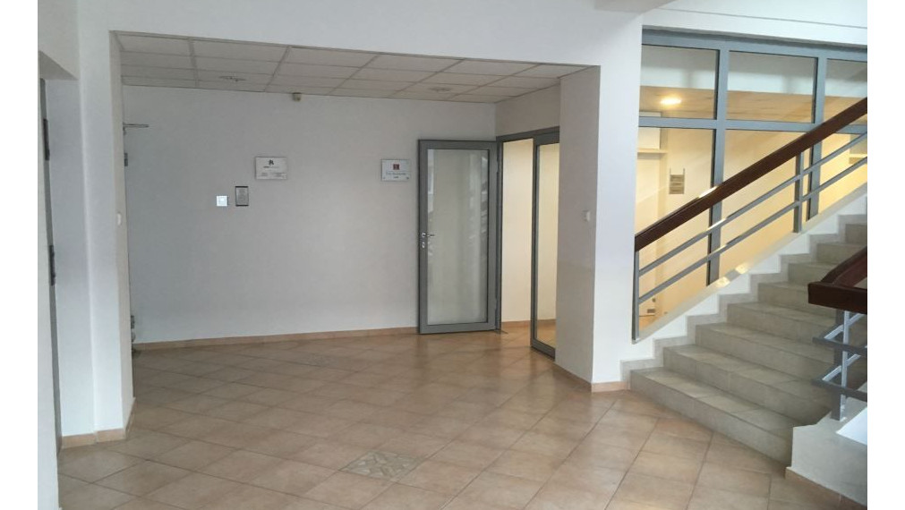 Uzavretý celok kancelárii v zrekonštruovanej budove, Miletičova, BAII