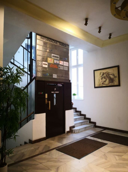 Kancelársky celok v historickej budove centre Bratislavy na Grossligovej ulici, aj s parkovaním