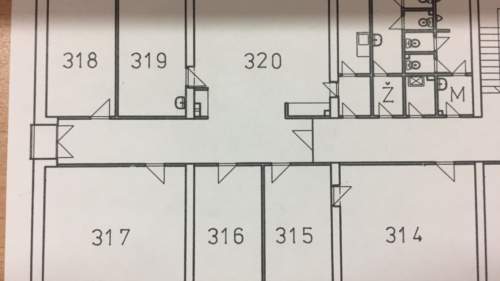 Kancelársky celok s balkónom a vlastnou kuchynkou pri OC POLUS/VIVO